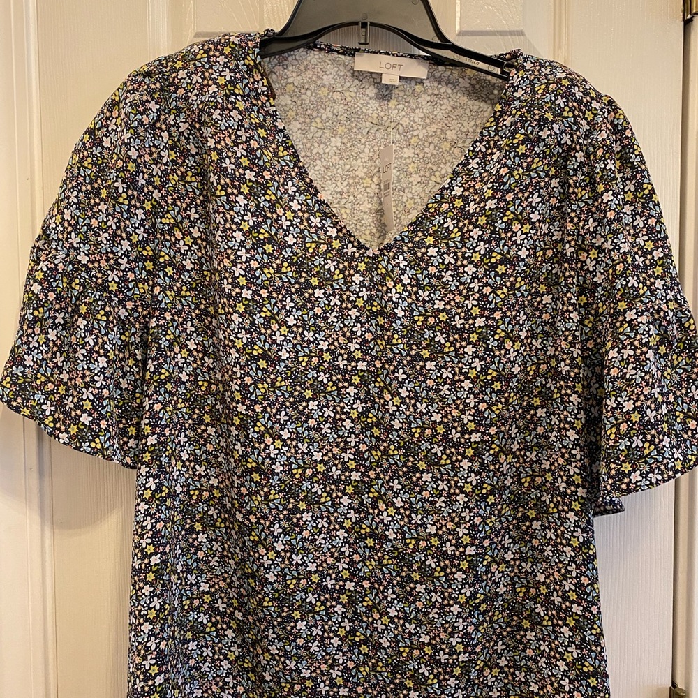 NWT LOFT Large mixed media top. Cute floral,4 season. Flattering sleeve length.